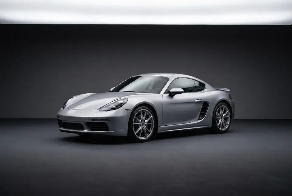 Porsche 718 Cayman — front three quarter